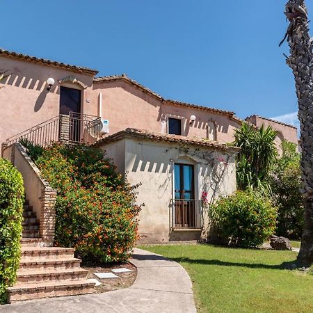 Apartments In Residence With Swimming Pool In Santa Margherita Di Pula, 250 Meters From The Sea Экстерьер фото