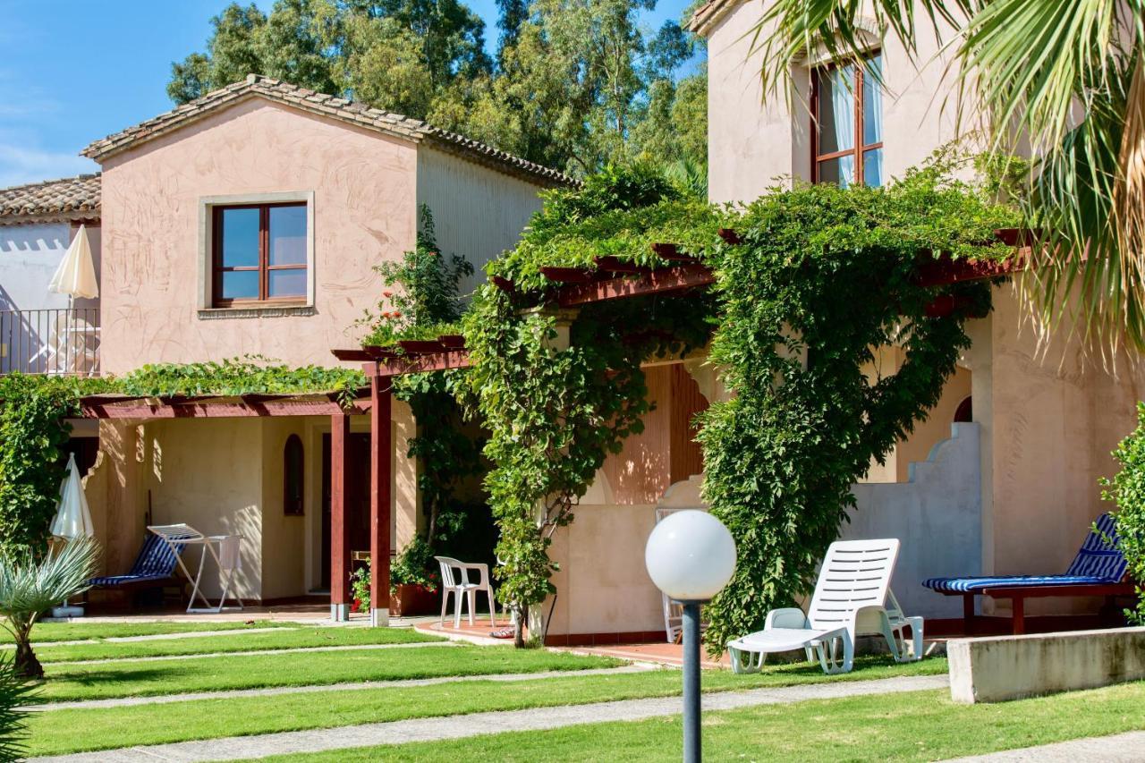 Apartments In Residence With Swimming Pool In Santa Margherita Di Pula, 250 Meters From The Sea Экстерьер фото