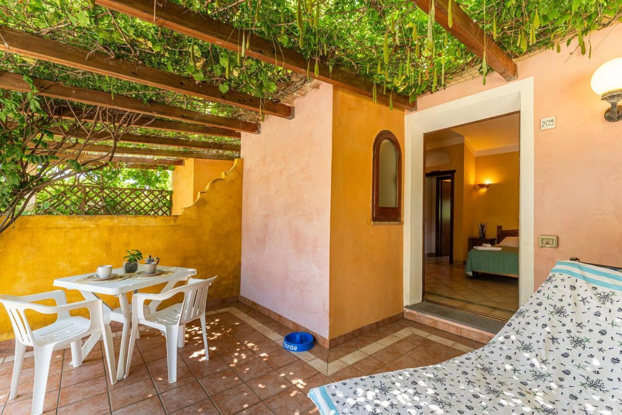 Apartments In Residence With Swimming Pool In Santa Margherita Di Pula, 250 Meters From The Sea Экстерьер фото