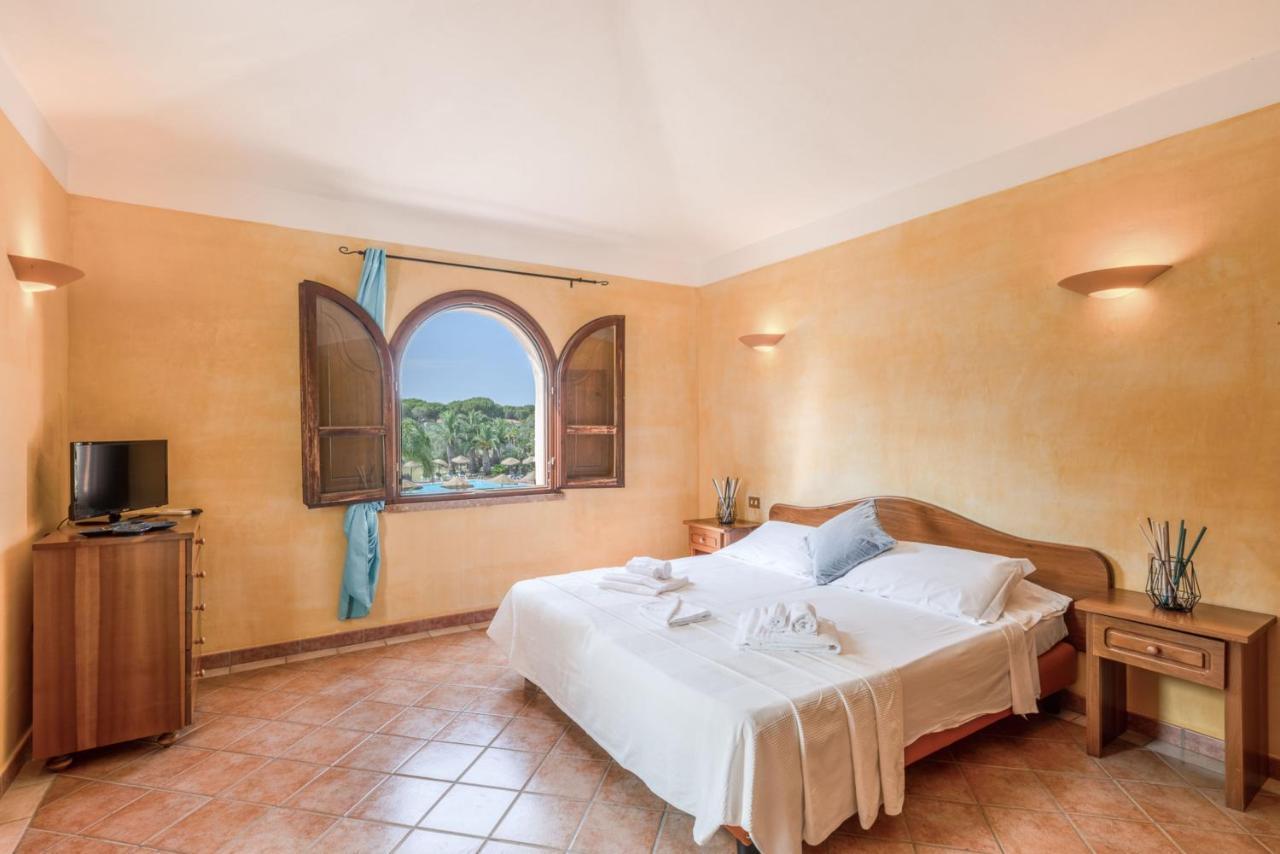 Apartments In Residence With Swimming Pool In Santa Margherita Di Pula, 250 Meters From The Sea Экстерьер фото