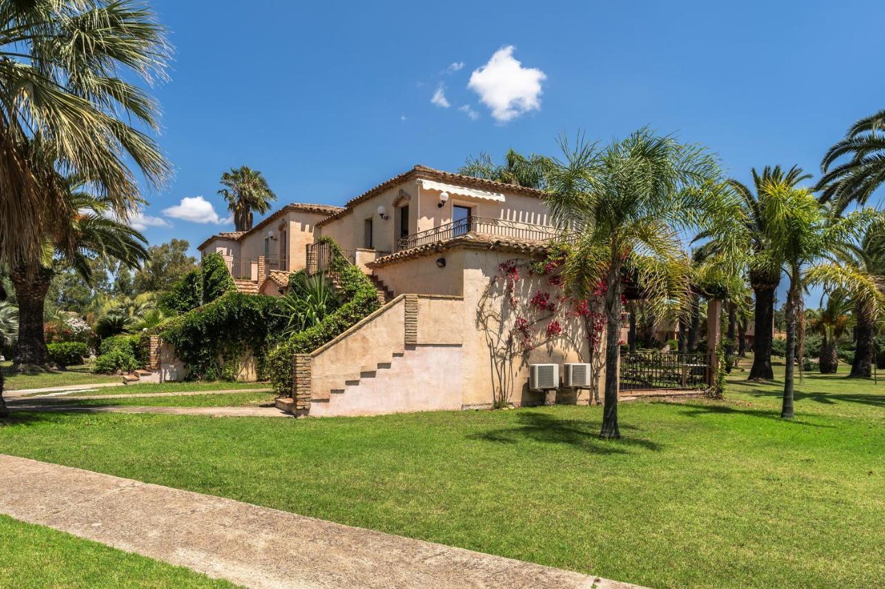 Apartments In Residence With Swimming Pool In Santa Margherita Di Pula, 250 Meters From The Sea Экстерьер фото