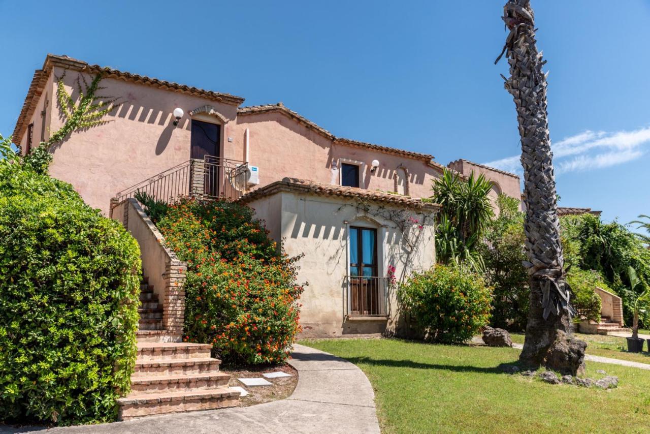 Apartments In Residence With Swimming Pool In Santa Margherita Di Pula, 250 Meters From The Sea Экстерьер фото